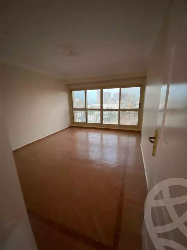 https://aqarmap.com.eg/en/listing/5789439-for-rent-cairo-shoubra-corniche-el-nile-st