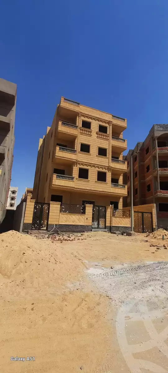 https://aqarmap.com.eg/ar/listing/5818247-for-sale-cairo-badr-city-hai-el-ashgar-featured-neighborhood-el-imam-el-bokhary-st