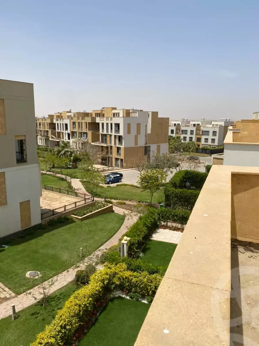 https://aqarmap.com.eg/ar/listing/5861337-for-sale-cairo-el-sheikh-zayed-city-compounds-kmbwnd-wyst-twn-swdyk