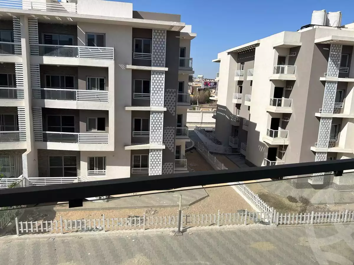 https://aqarmap.com.eg/en/listing/5869259-for-sale-cairo-el-sheikh-zayed-city-compounds-el-khamayel