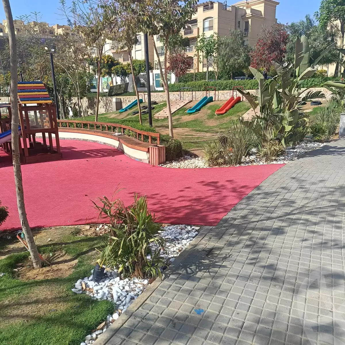 https://aqarmap.com.eg/en/listing/5881943-for-sale-cairo-new-cairo-compounds-stwn-ryzydns-by-ar-y-llttwyr