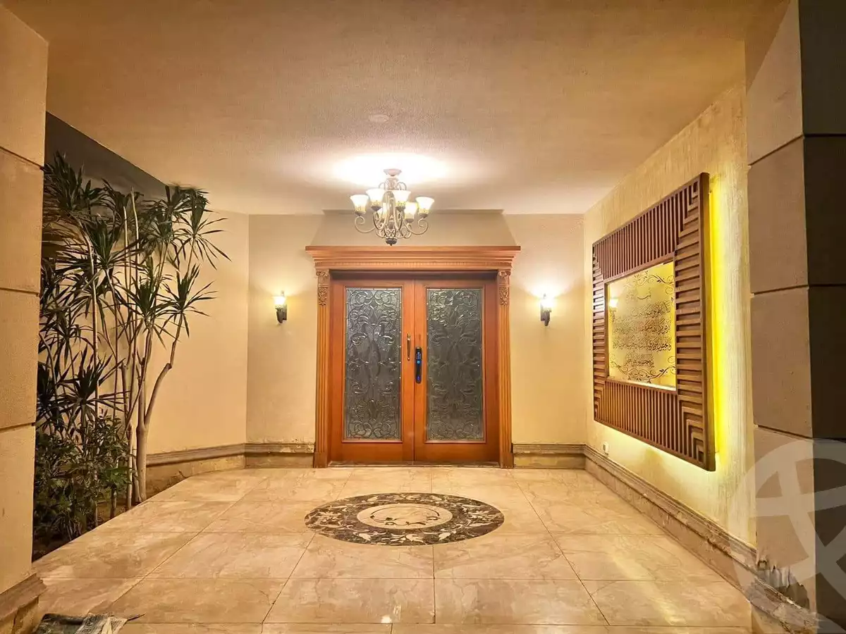 https://aqarmap.com.eg/en/listing/5888873-for-sale-cairo-el-sheikh-zayed-city-compounds-royal-city