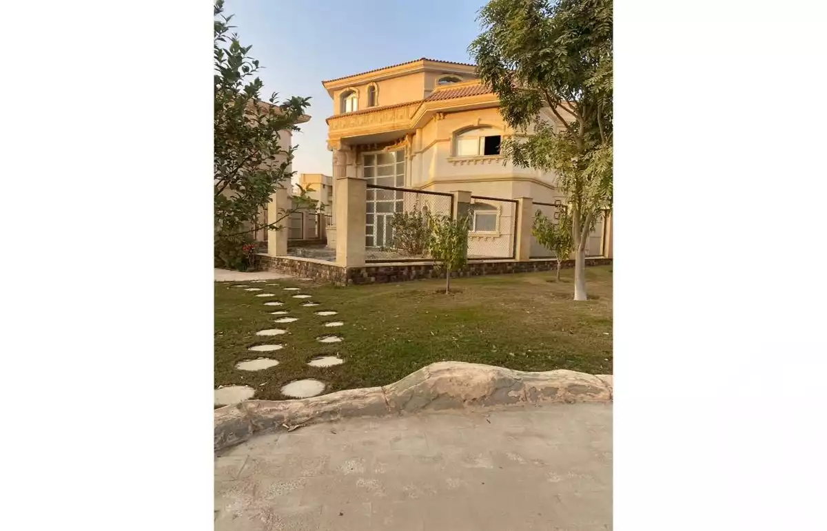 https://aqarmap.com.eg/en/listing/5901397-for-sale-cairo-new-cairo-compounds-royal-lagoon