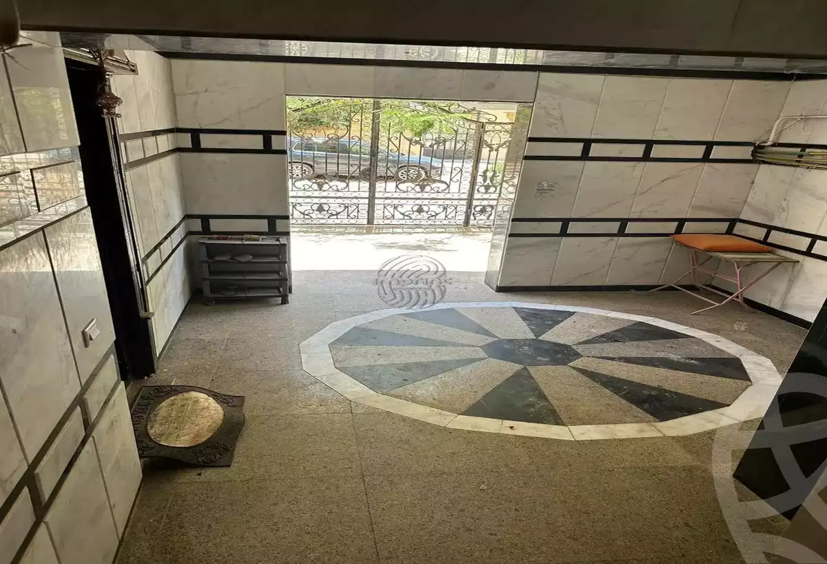https://aqarmap.com.eg/ar/listing/5906513-for-sale-cairo-6th-of-october-el-ahyaa-neighborhood-2nd-divided-from-al-kafrawei-st