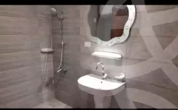 https://aqarmap.com.eg/ar/listing/5926837-for-rent-cairo-heliopolis-heliopolis-square-mohammed-farid-st