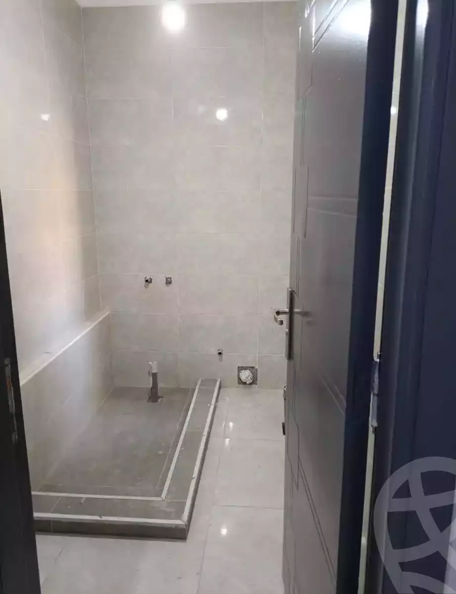 https://aqarmap.com.eg/ar/listing/5933017-for-rent-cairo-mokattam-compounds-kmbwnd-rwyl-jrdnz