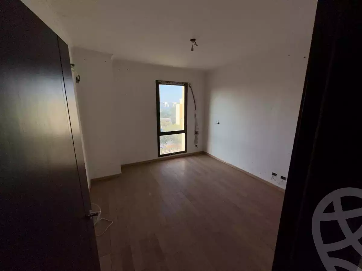 https://aqarmap.com.eg/en/listing/5939668-for-sale-cairo-el-sheikh-zayed-city-compounds-kmbwnd-wyst-twn-swdyk