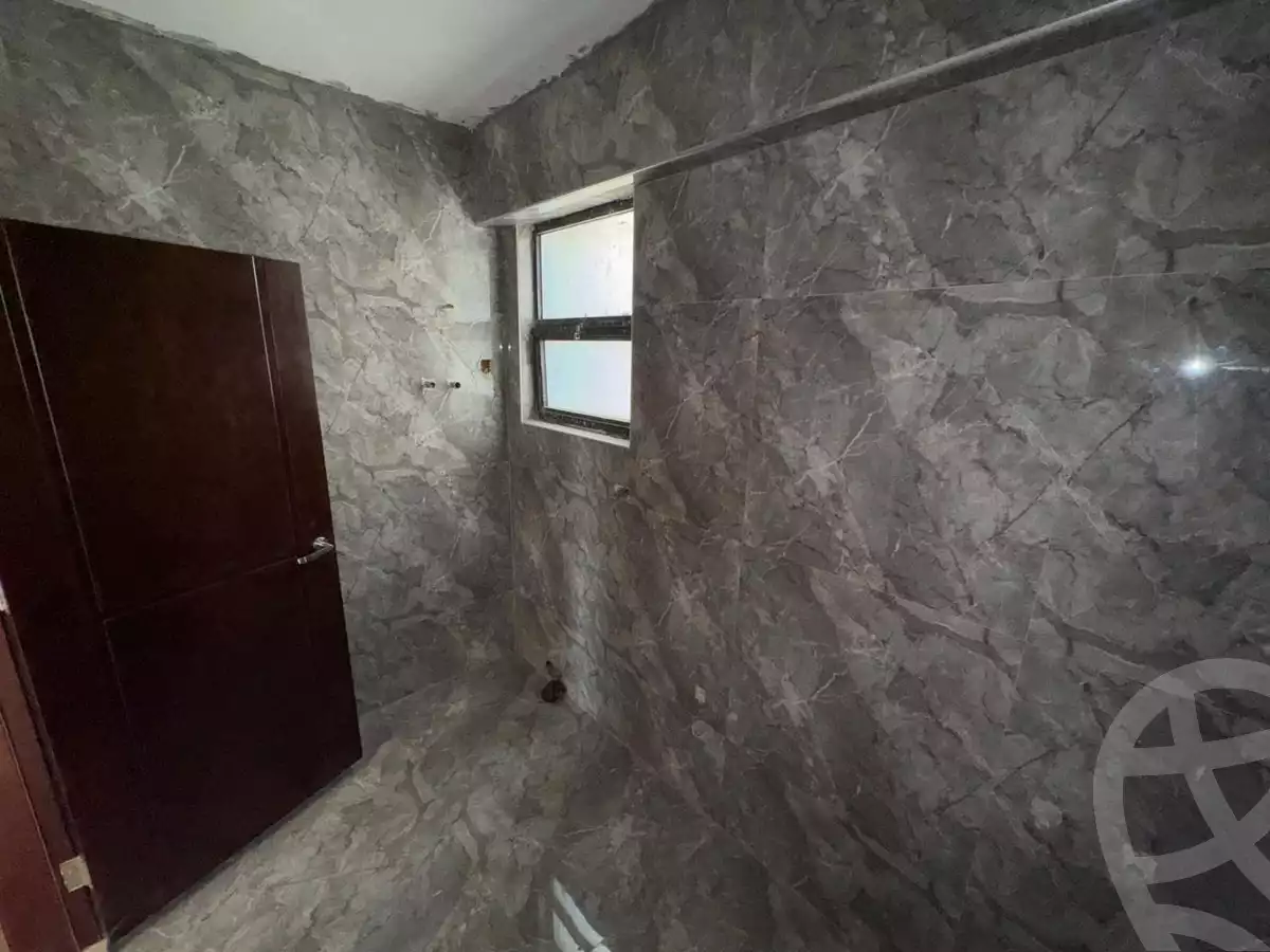 https://aqarmap.com.eg/en/listing/5939668-for-sale-cairo-el-sheikh-zayed-city-compounds-kmbwnd-wyst-twn-swdyk