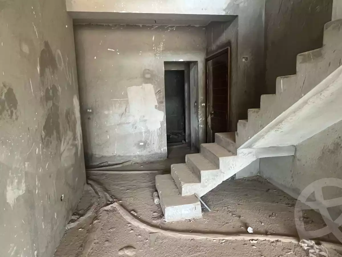 https://aqarmap.com.eg/en/listing/5939697-for-sale-cairo-el-sheikh-zayed-city-compounds-kmbwnd-wyst-twn-swdyk