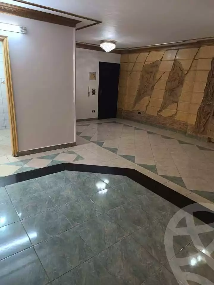 https://aqarmap.com.eg/ar/listing/5952832-for-rent-cairo-mokattam-lhdb-l-ly-shareaa-9