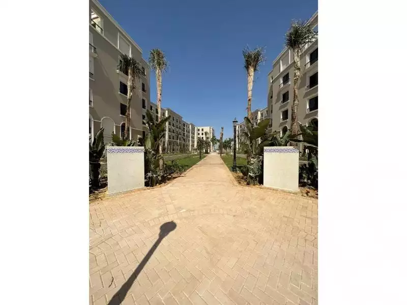 https://aqarmap.com.eg/en/listing/5982619-for-sale-cairo-el-sheikh-zayed-city-compounds-kmbwnd-fyldj-wyst-dr-llttwyr