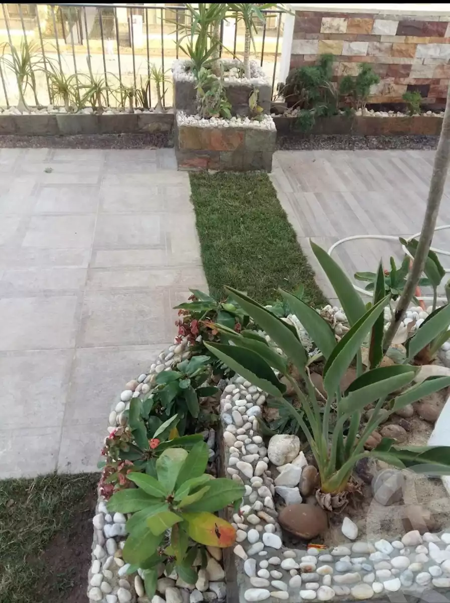 https://aqarmap.com.eg/ar/listing/5984066-for-sale-cairo-el-sheikh-zayed-city-compounds-kmbwnd-wyst-twn-swdyk