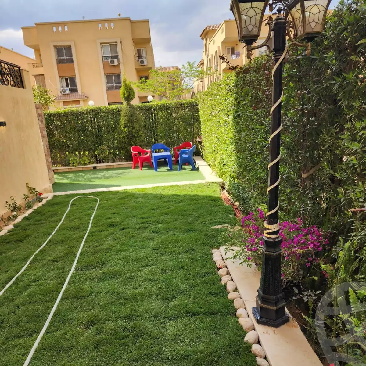 https://aqarmap.com.eg/ar/listing/5986561-for-sale-cairo-el-sheikh-zayed-city-compounds-el-khamayel