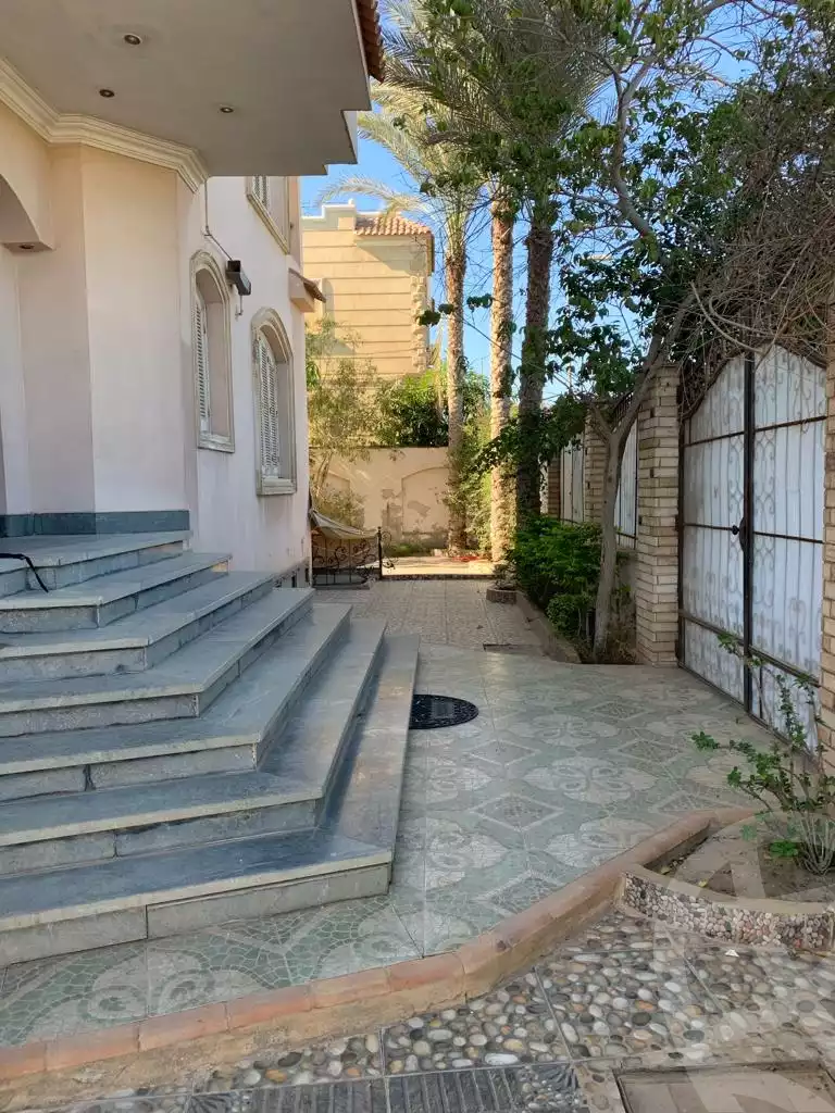 https://aqarmap.com.eg/en/listing/5988843-for-sale-cairo-el-sheikh-zayed-city-compounds-el-yasmeen-compound