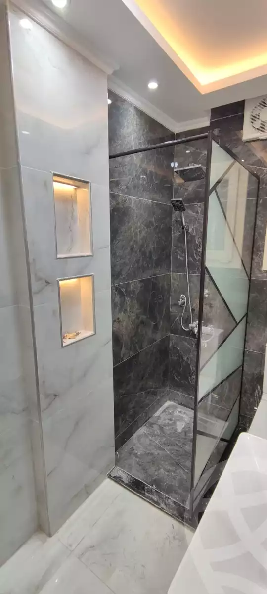 https://aqarmap.com.eg/en/listing/6008835-for-sale-monufia-shibin-el-kom-shebeen-el-kom-city-paris-st