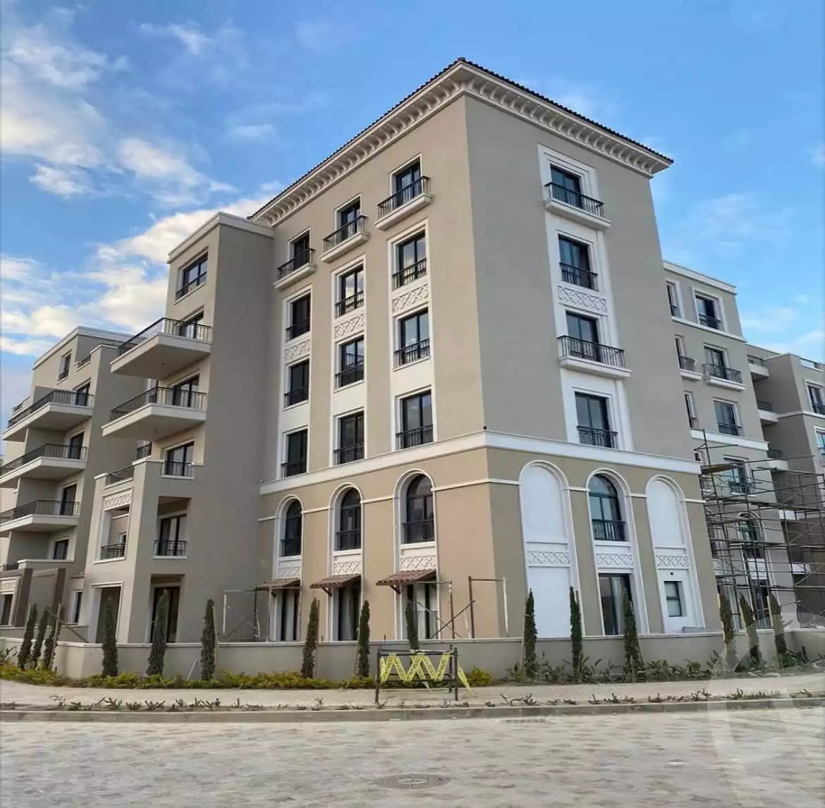 https://aqarmap.com.eg/en/listing/6013765-for-sale-cairo-el-sheikh-zayed-city-compounds-kmbwnd-fyldj-wyst-dr-llttwyr