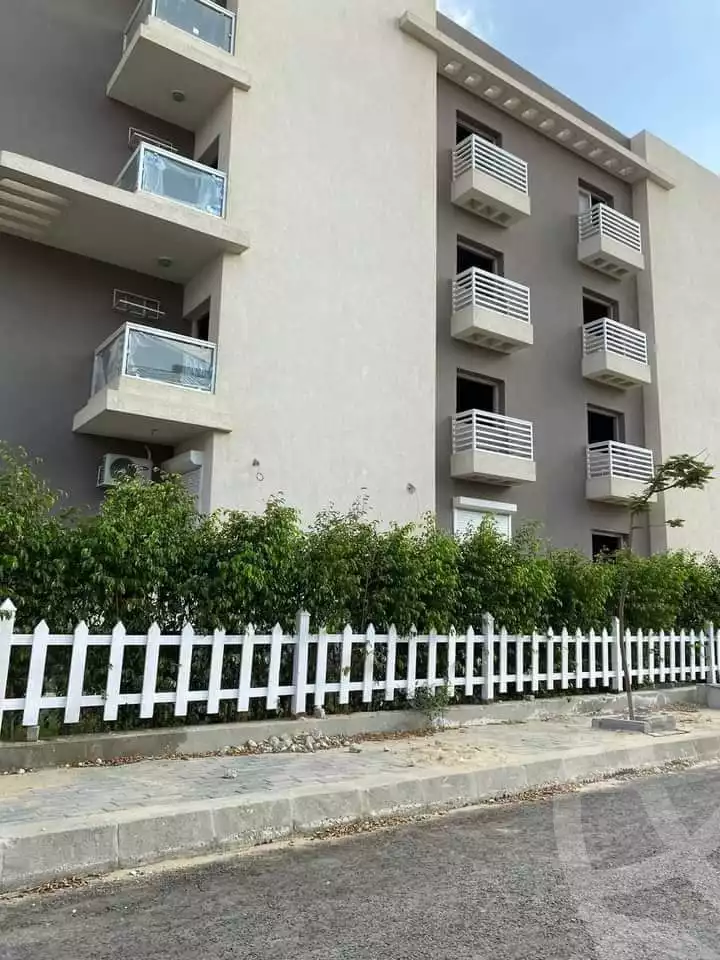 https://aqarmap.com.eg/ar/listing/6023093-for-sale-cairo-el-sheikh-zayed-city-compounds-el-khamayel