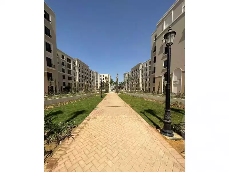 https://aqarmap.com.eg/en/listing/6023744-for-sale-cairo-el-sheikh-zayed-city-compounds-kmbwnd-fyldj-wyst-dr-llttwyr