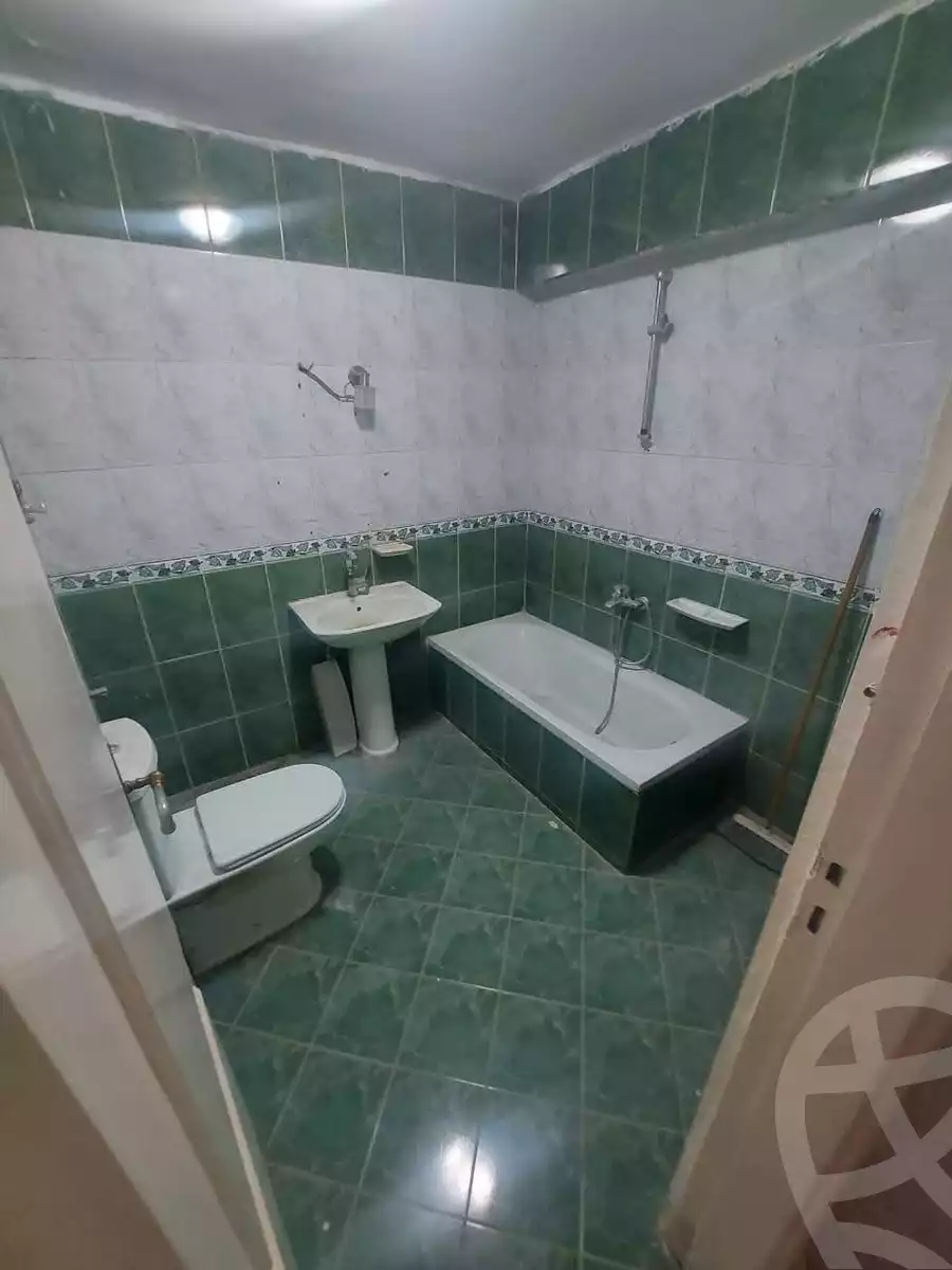 https://aqarmap.com.eg/en/listing/6044075-for-rent-cairo-helwan-helwan-el-sharkeya-heidar-st