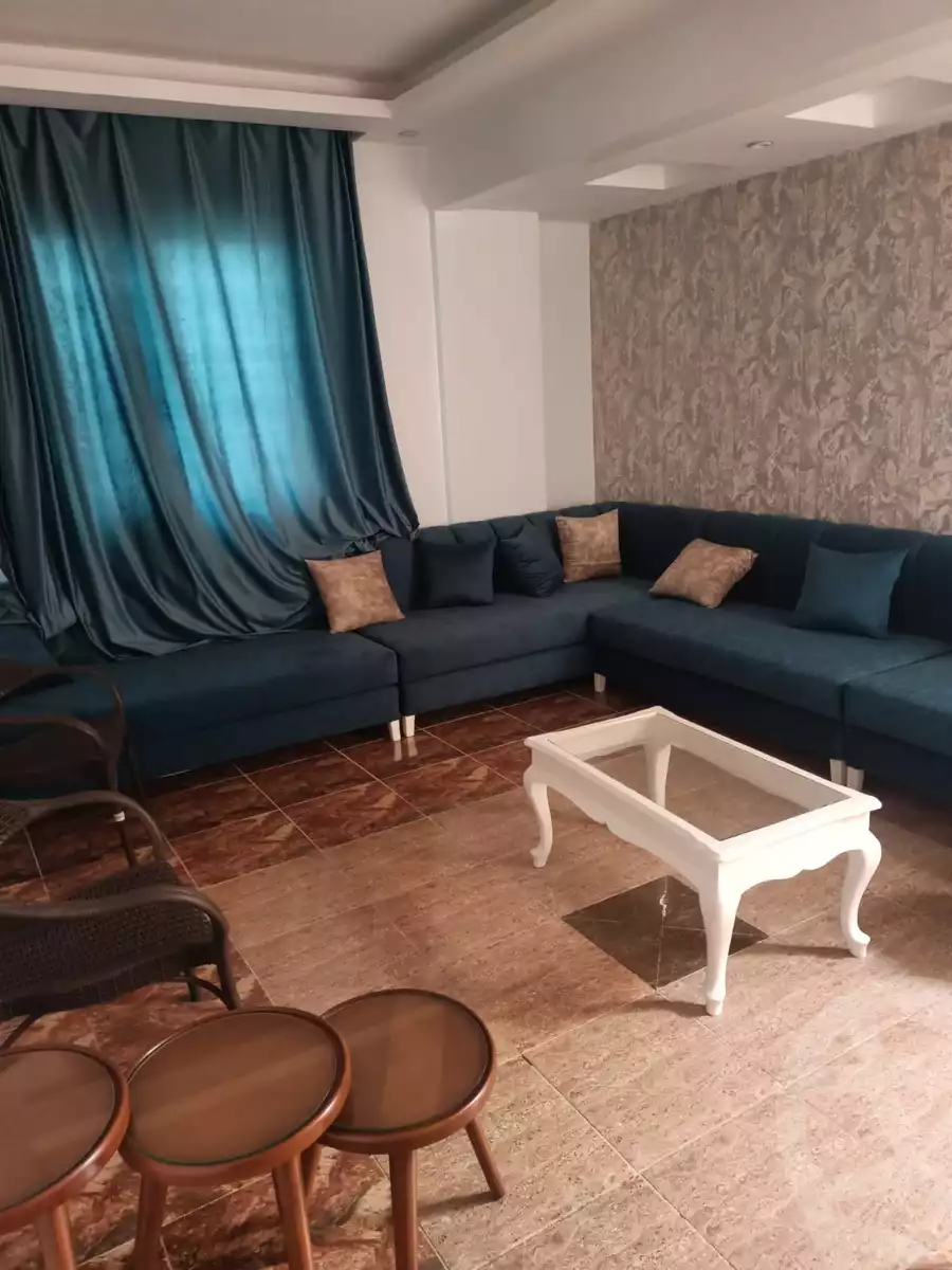 https://aqarmap.com.eg/en/listing/6048988-for-sale-cairo-el-sheikh-zayed-city-compounds-el-yasmeen-compound
