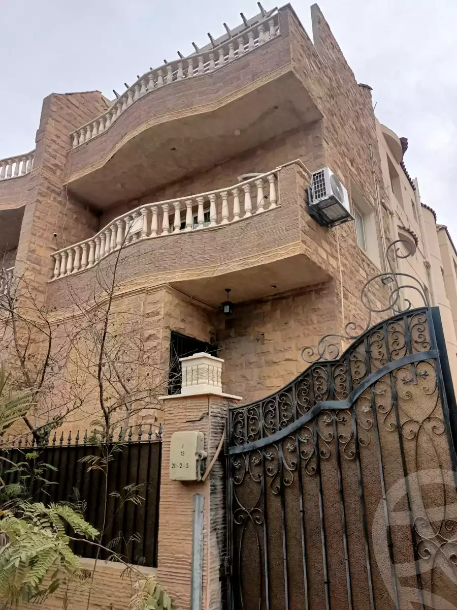 https://aqarmap.com.eg/en/listing/6048988-for-sale-cairo-el-sheikh-zayed-city-compounds-el-yasmeen-compound