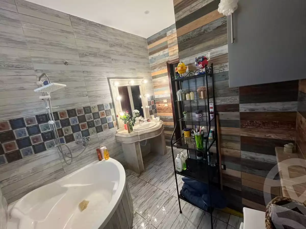 https://aqarmap.com.eg/en/listing/6068759-for-sale-cairo-el-sheikh-zayed-city-compounds-el-khamayel