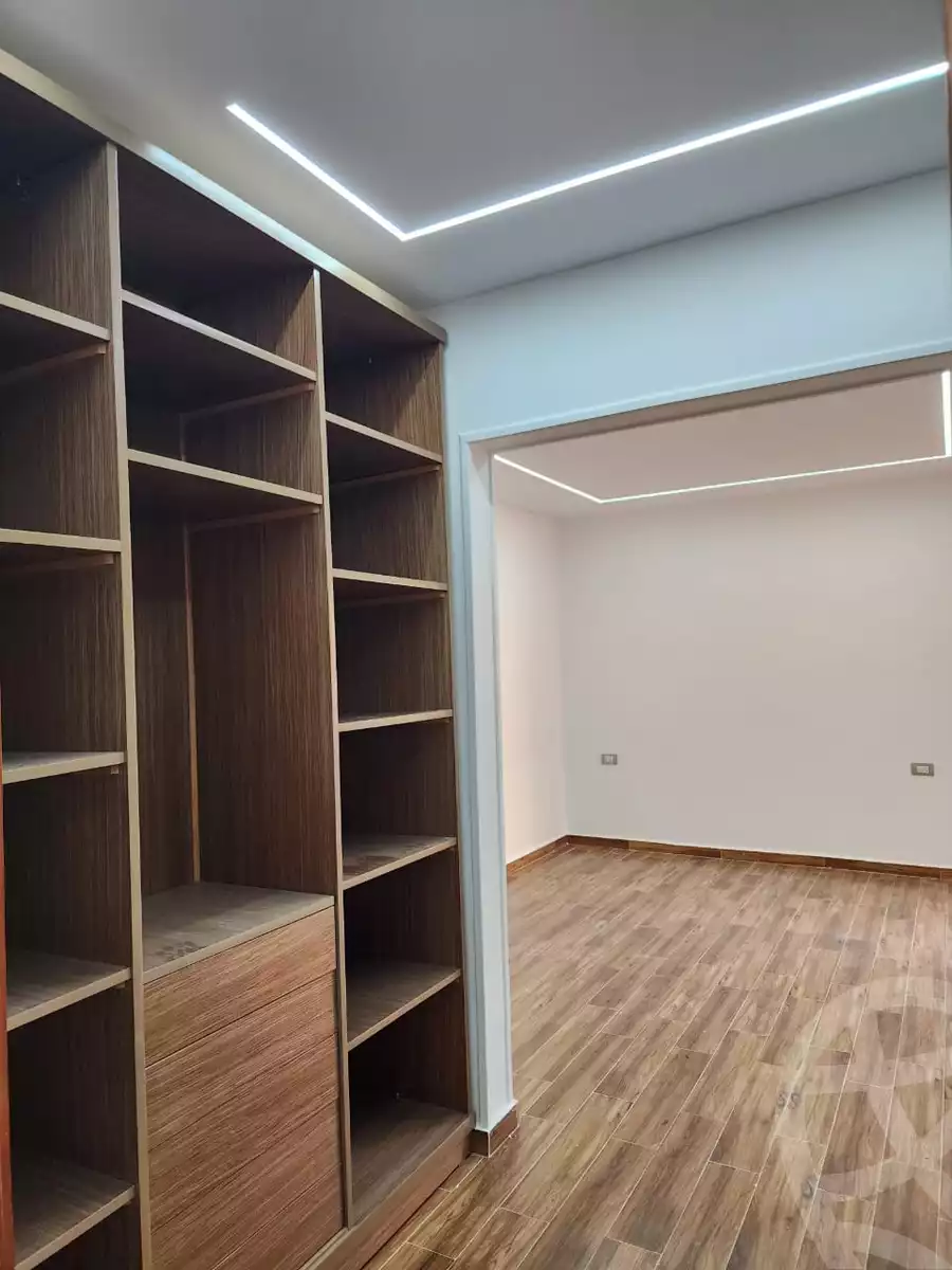 https://aqarmap.com.eg/en/listing/6068825-for-sale-cairo-el-sheikh-zayed-city-compounds-el-khamayel