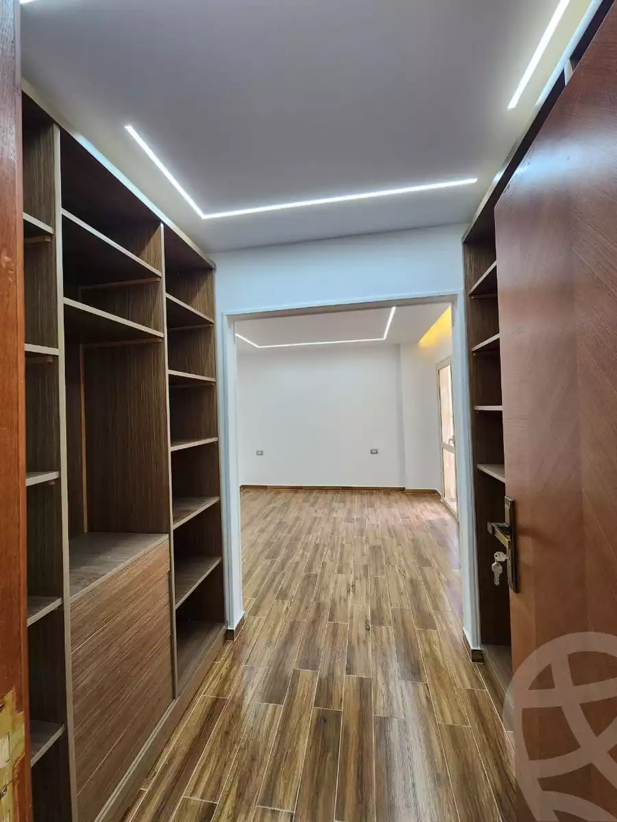 https://aqarmap.com.eg/en/listing/6068825-for-sale-cairo-el-sheikh-zayed-city-compounds-el-khamayel