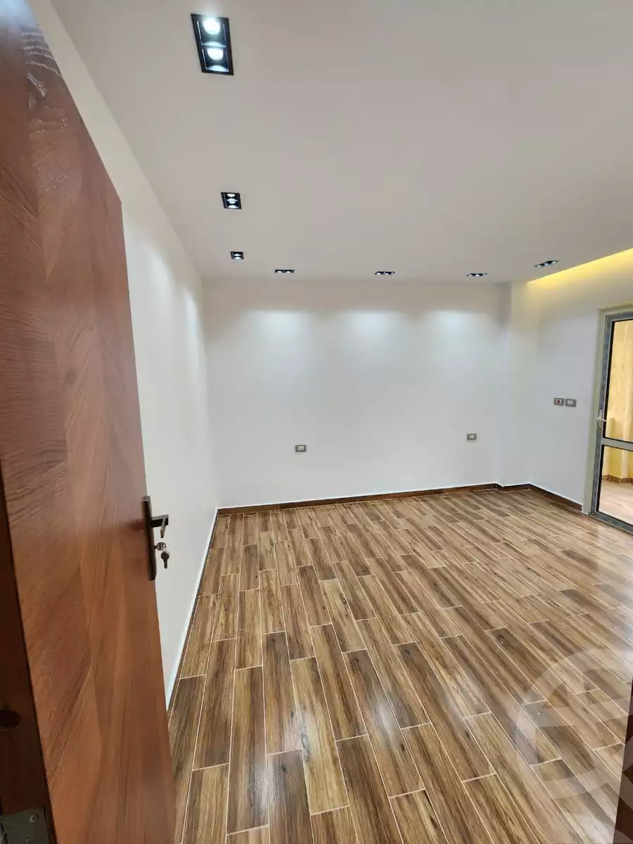 https://aqarmap.com.eg/en/listing/6068915-for-sale-cairo-el-sheikh-zayed-city-compounds-el-khamayel