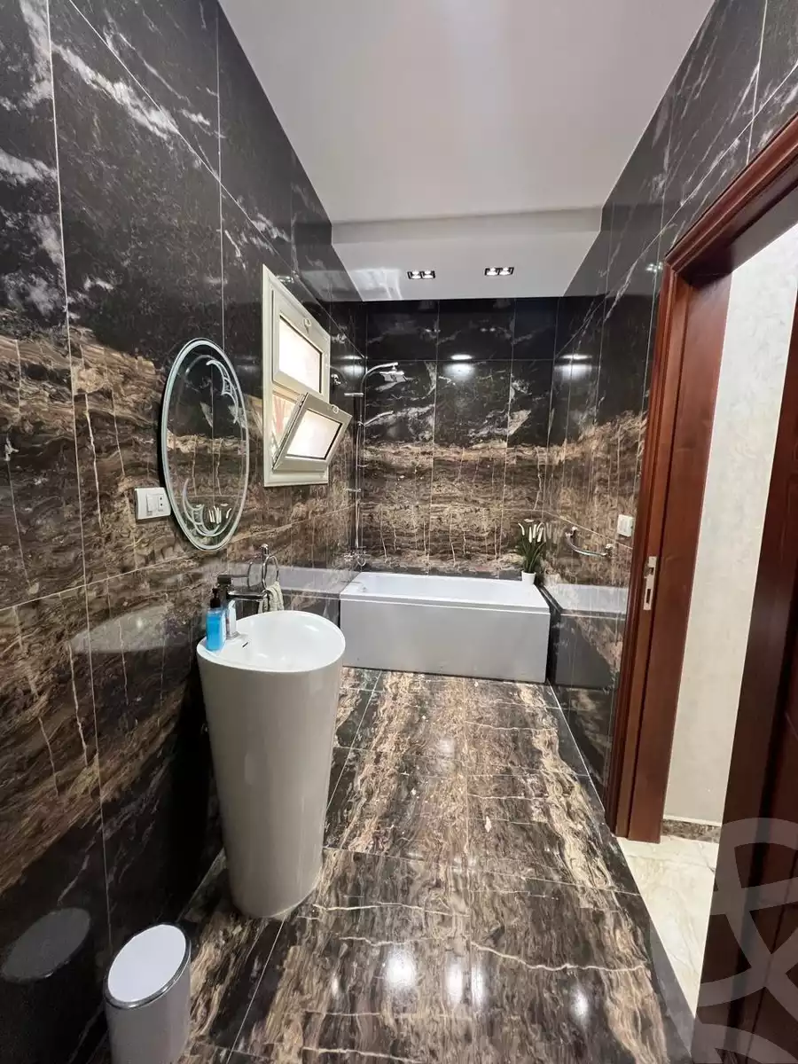 https://aqarmap.com.eg/ar/listing/6069080-for-sale-cairo-el-sheikh-zayed-city-compounds-el-khamayel