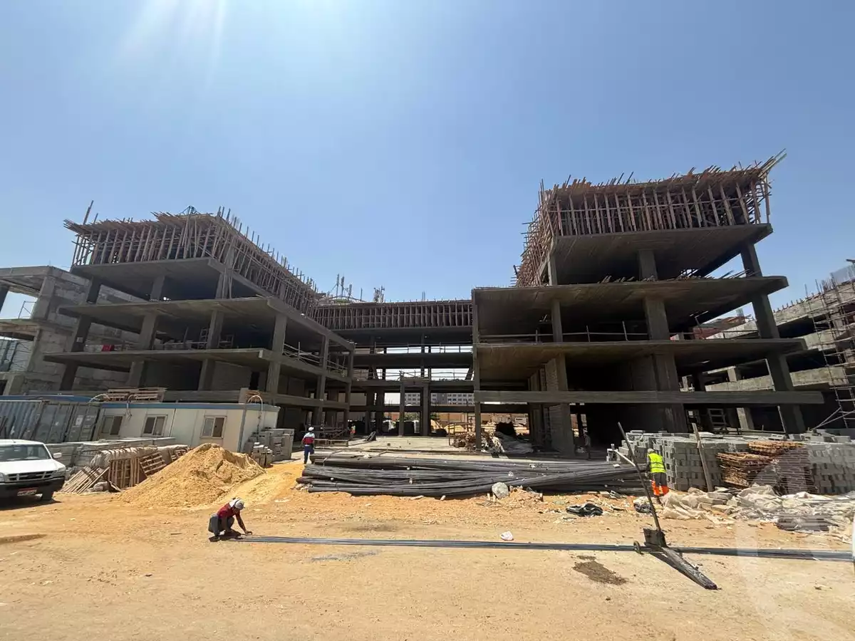 https://aqarmap.com.eg/ar/listing/6070284-for-sale-cairo-new-cairo-compounds-noir-mall-living-yards