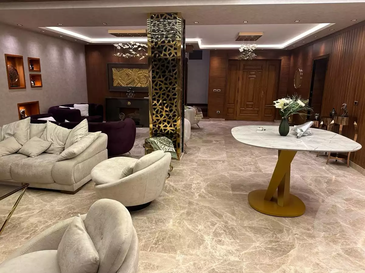https://aqarmap.com.eg/en/listing/6083985-for-sale-cairo-el-sheikh-zayed-city-compounds-royal-city
