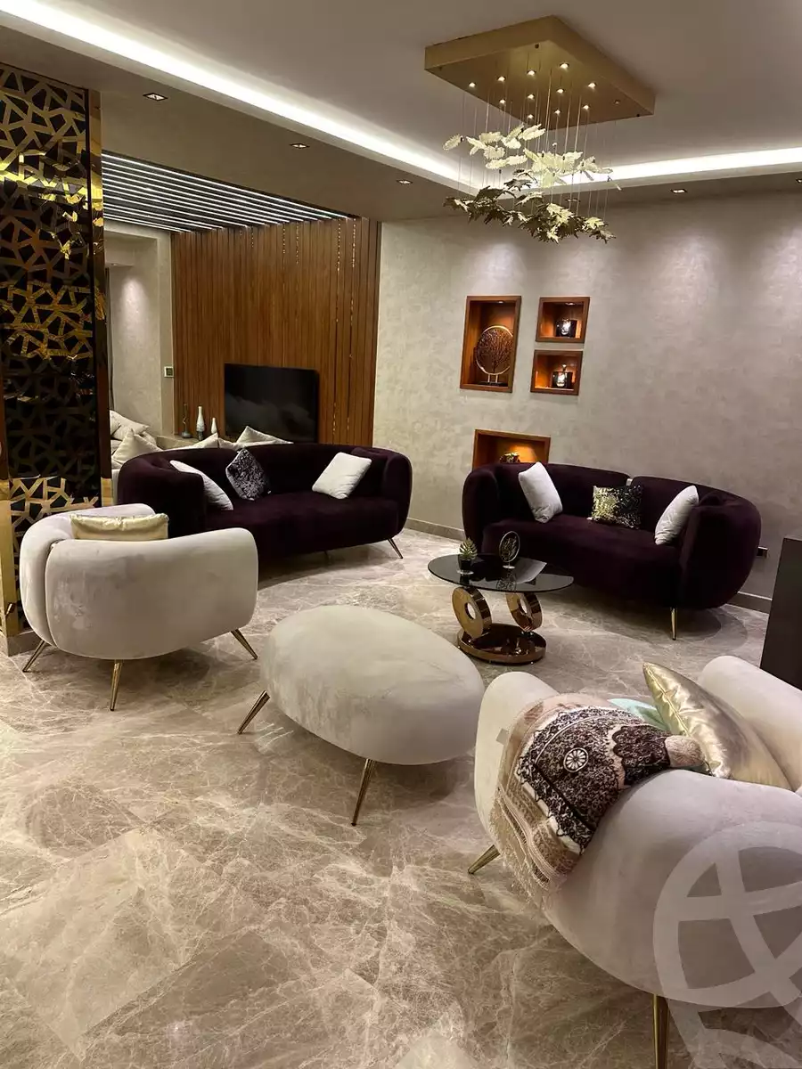 https://aqarmap.com.eg/en/listing/6083985-for-sale-cairo-el-sheikh-zayed-city-compounds-royal-city