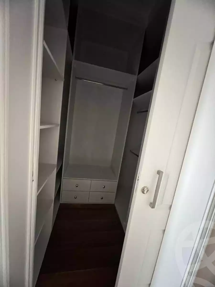 https://aqarmap.com.eg/ar/listing/6087451-for-rent-cairo-el-sheikh-zayed-city-compounds-kmbwnd-wyst-twn-swdyk