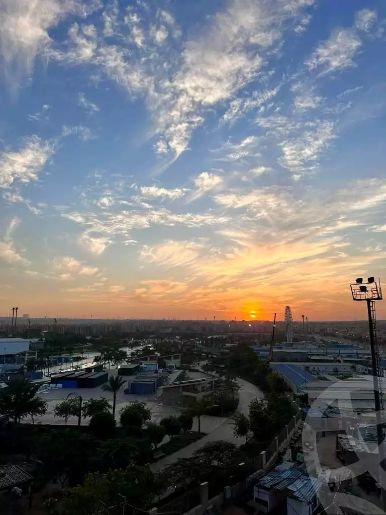 https://aqarmap.com.eg/en/listing/6092570-for-sale-cairo-el-sheikh-zayed-city-compounds-zyd-wr-llttwyr-the-village-views