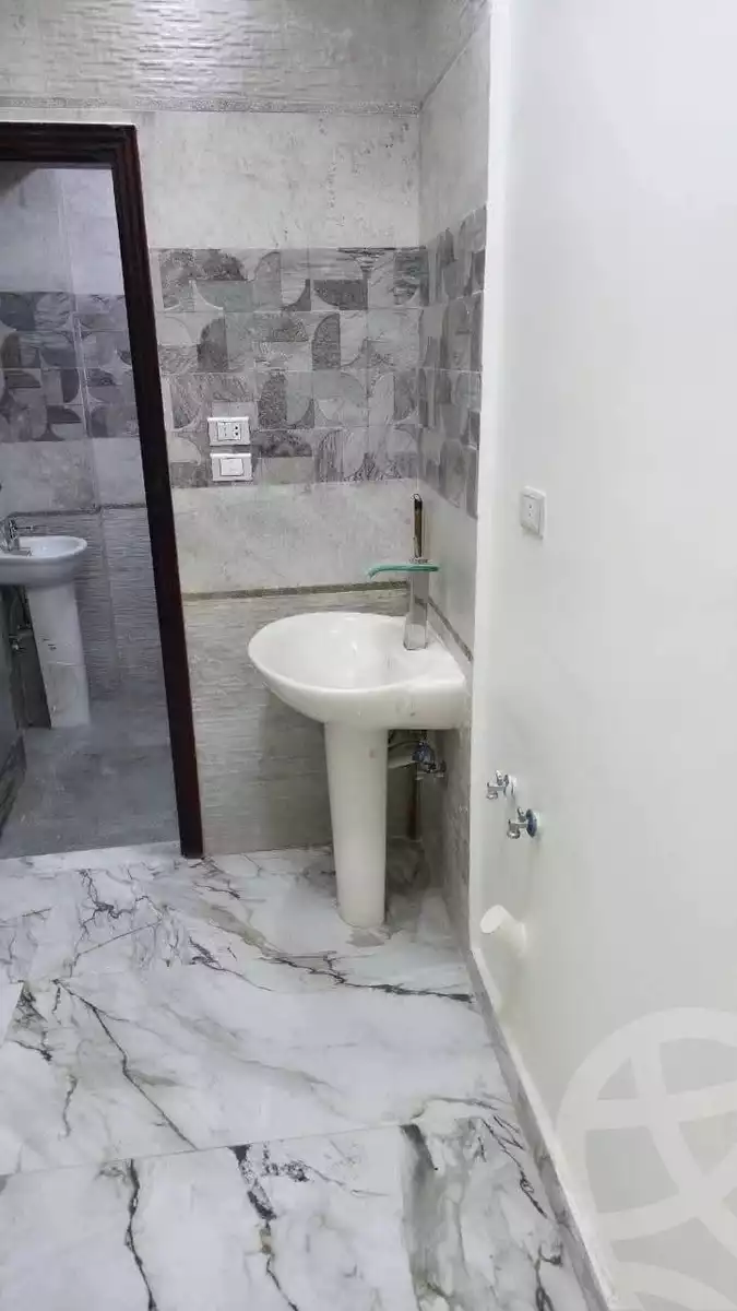 https://aqarmap.com.eg/en/listing/6120650-for-sale-sharqia-zagazig-zagazig-city-al-shahid-taiar-ahmed-bakr-st