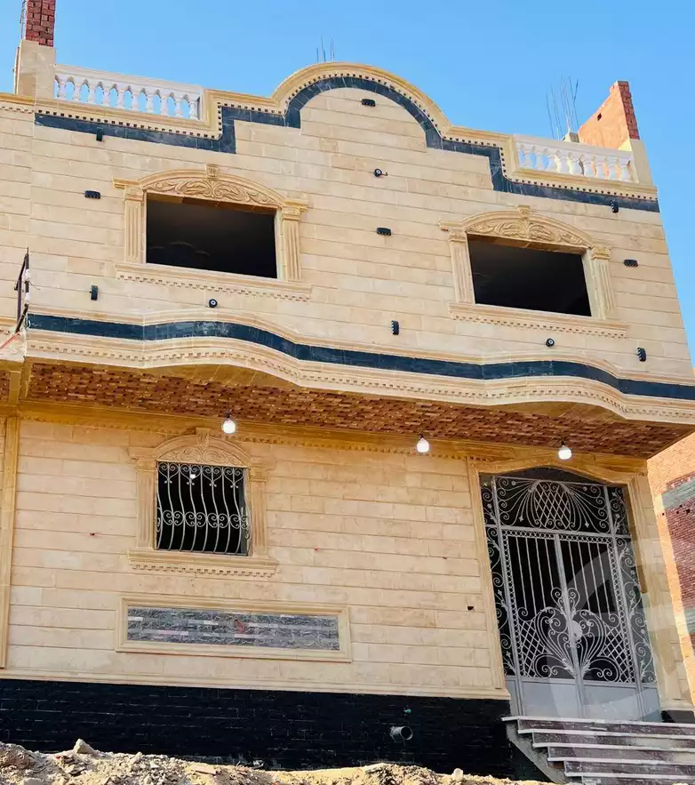 https://aqarmap.com.eg/ar/listing/6136332-for-sale-qalyubia-qlioub-blqs