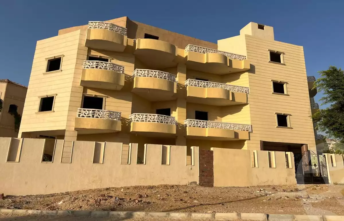 https://aqarmap.com.eg/en/listing/6138858-for-sale-cairo-el-shorouk-lhy-lthlth-grb-neighbourhood-4-mohammed-el-kasbagy-st