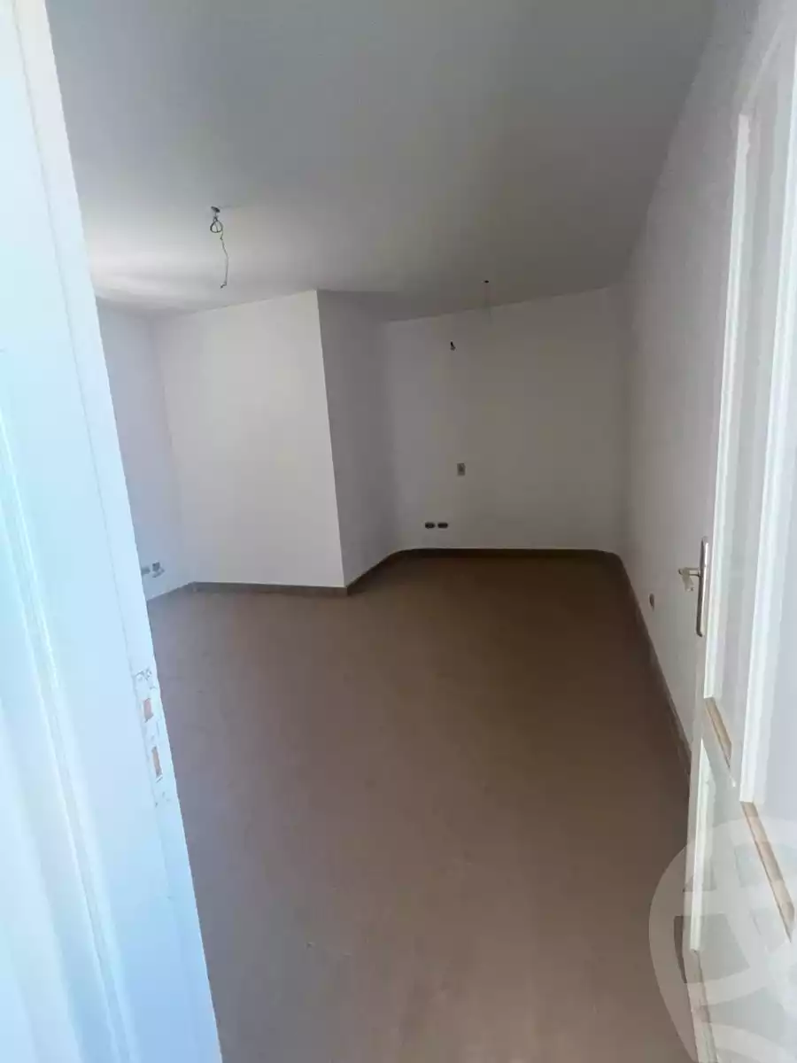 https://aqarmap.com.eg/ar/listing/6143557-for-sale-cairo-el-sheikh-zayed-city-alex-cairo-desert-road-mdyn-sfnks-ljdyd-sandorini