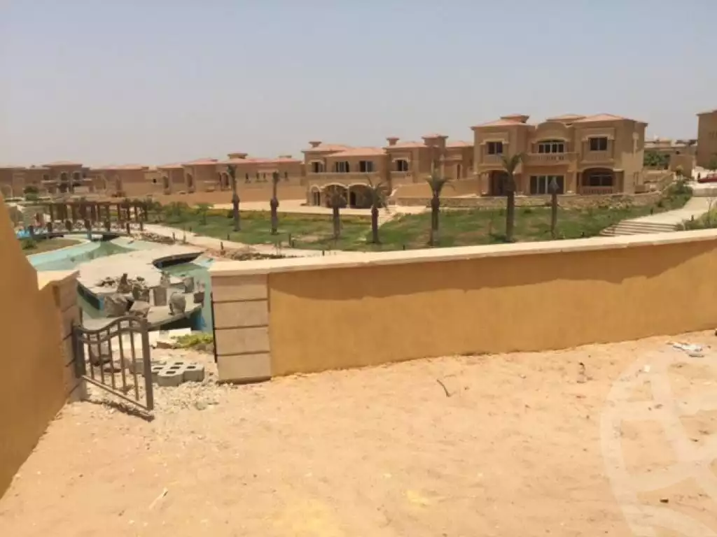 https://aqarmap.com.eg/en/listing/6147751-for-sale-cairo-el-sheikh-zayed-city-compounds-royal-meadows