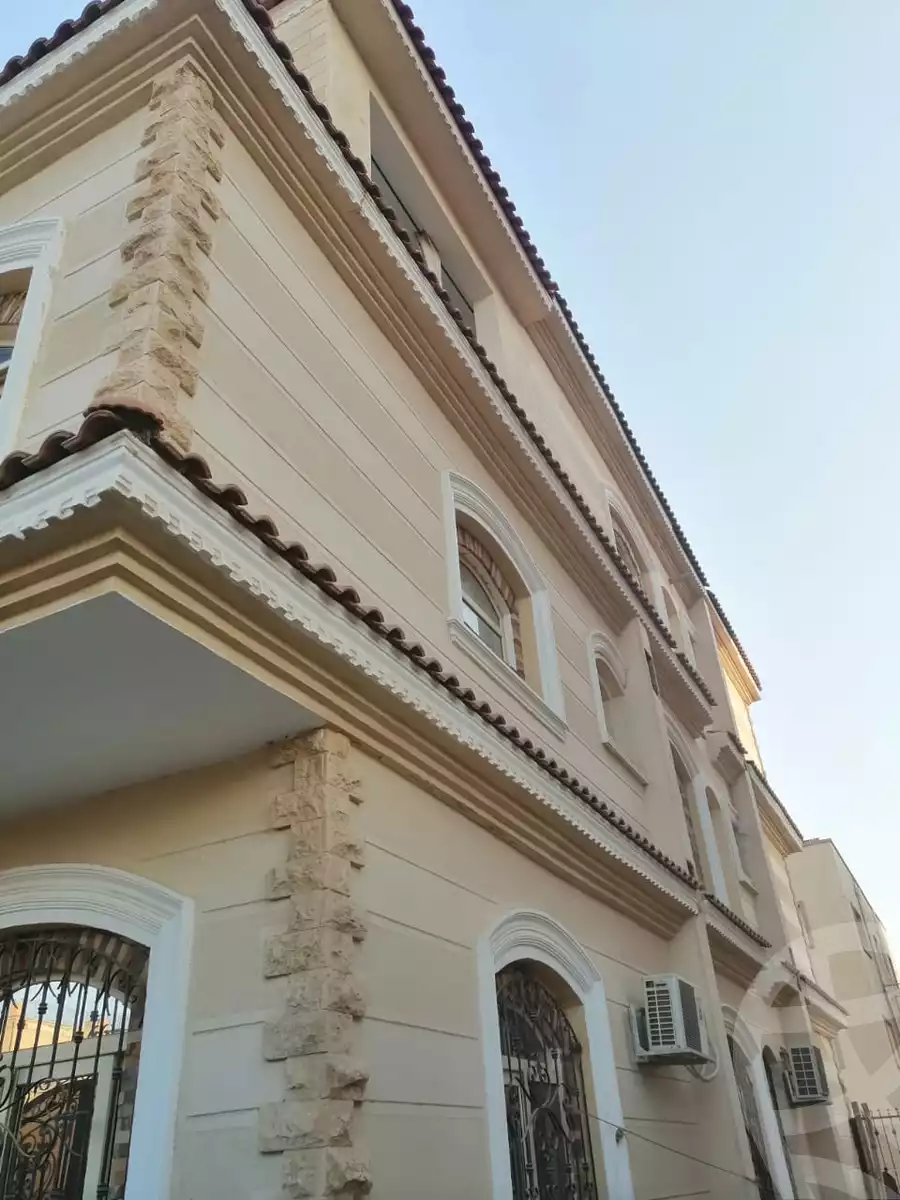 https://aqarmap.com.eg/en/listing/6152828-for-sale-cairo-el-sheikh-zayed-city-compounds-el-yasmeen-compound