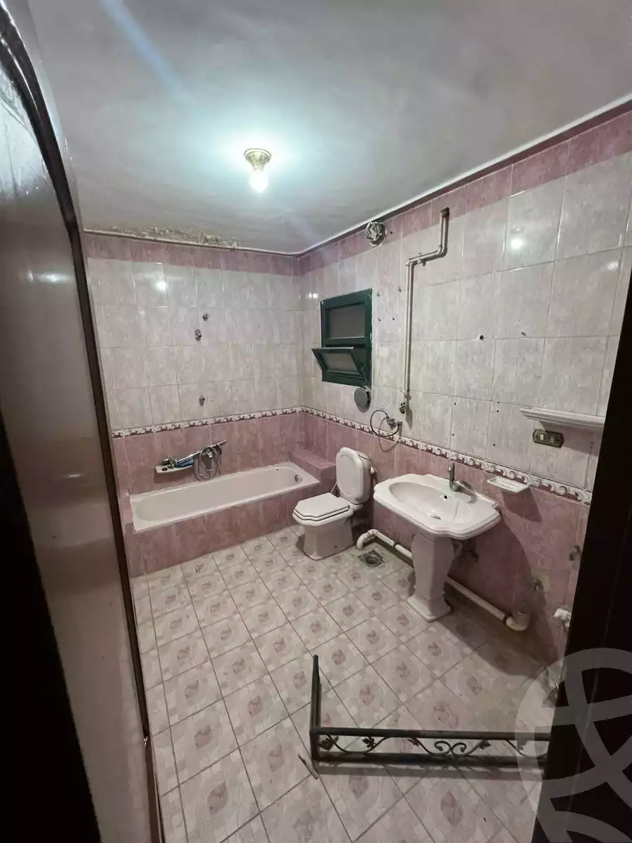 https://aqarmap.com.eg/en/listing/6172228-for-sale-cairo-helwan-helwan-el-sharkeya-mostafa-safwat-st