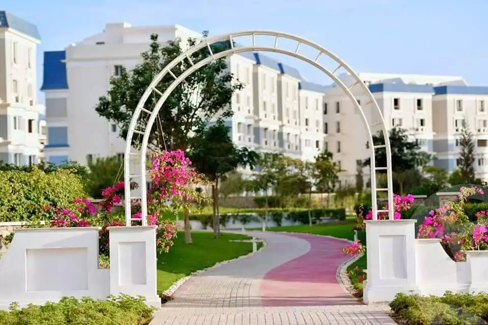 https://aqarmap.com.eg/ar/listing/6178067-for-sale-cairo-new-cairo-compounds-mountain-view-hyde-park