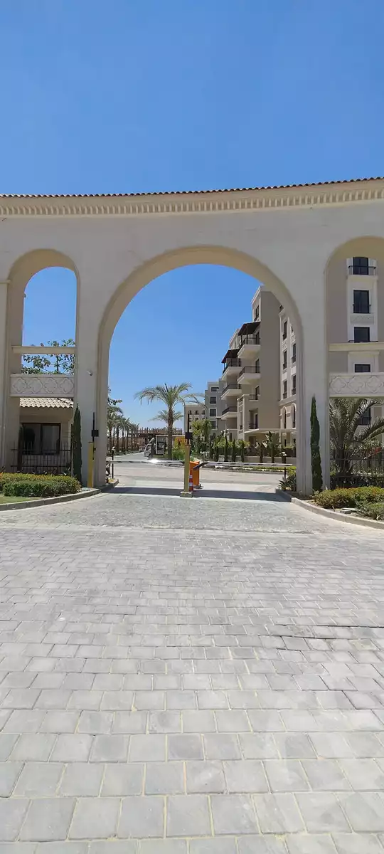 https://aqarmap.com.eg/ar/listing/6180969-for-sale-cairo-el-sheikh-zayed-city-compounds-kmbwnd-fyldj-wyst-dr-llttwyr