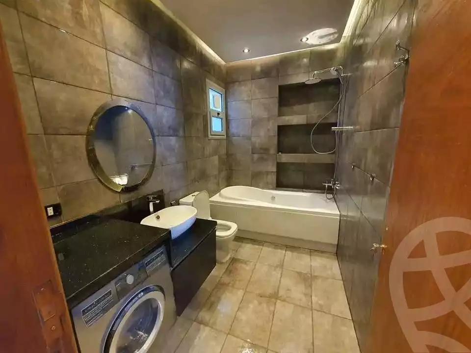 https://aqarmap.com.eg/en/listing/6195621-for-sale-cairo-mokattam-el-hadabah-el-wosta-compounds-vittoria-compound-seven-stars