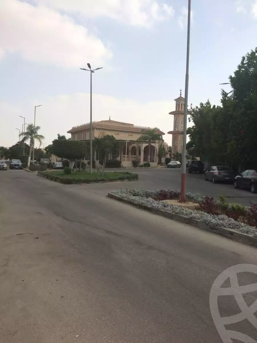 https://aqarmap.com.eg/en/listing/6223081-for-sale-cairo-el-sheikh-zayed-city-compounds-hadayek-el-mohandiseen