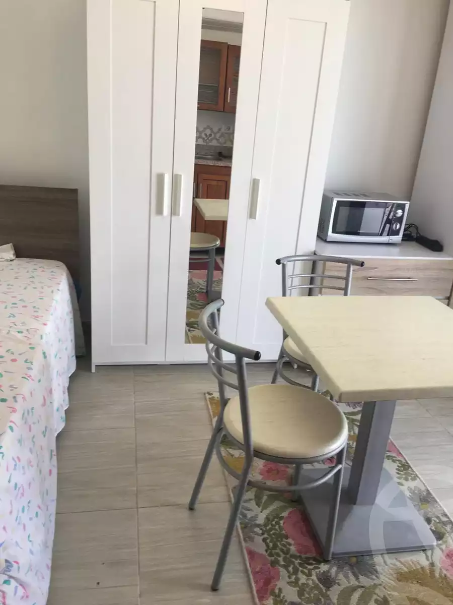 https://aqarmap.com.eg/en/listing/6227332-for-rent-cairo-el-sheikh-zayed-city-compounds-kmbwnd-wyst-twn-swdyk