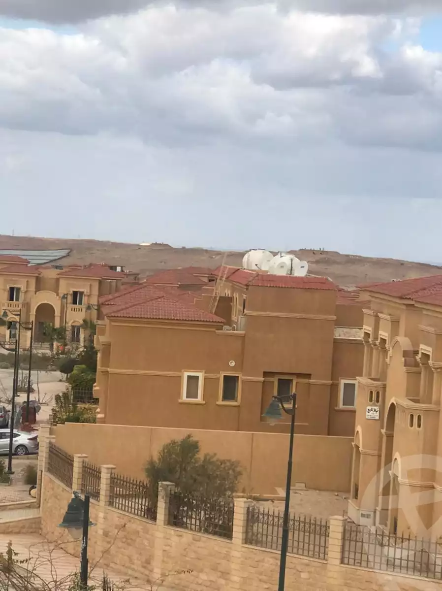 https://aqarmap.com.eg/en/listing/6237676-for-sale-cairo-el-sheikh-zayed-city-compounds-royal-meadows