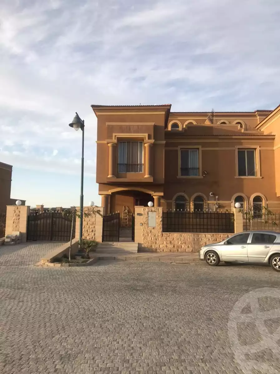 https://aqarmap.com.eg/en/listing/6237676-for-sale-cairo-el-sheikh-zayed-city-compounds-royal-meadows