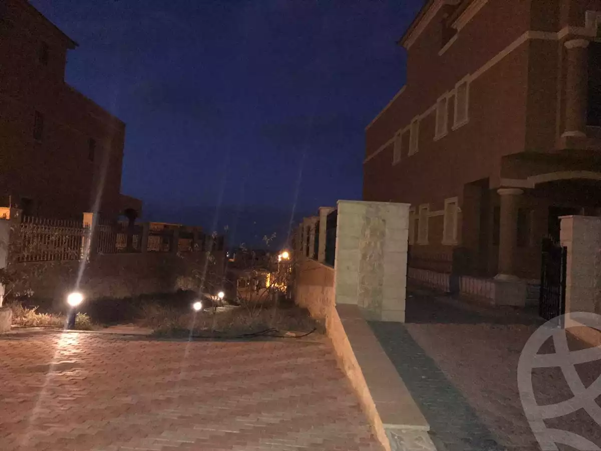 https://aqarmap.com.eg/en/listing/6237676-for-sale-cairo-el-sheikh-zayed-city-compounds-royal-meadows